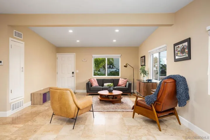 5331 Via Aquario, San Diego, California 92111