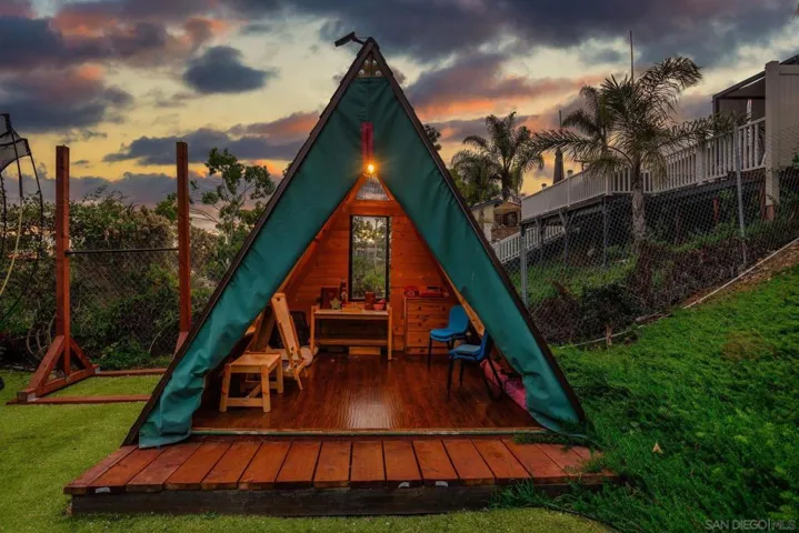 5331 Via Aquario, San Diego, California 92111