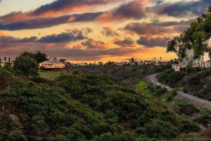 5331 Via Aquario, San Diego, California 92111