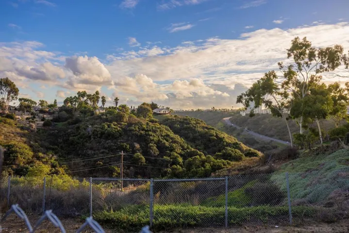 5331 Via Aquario, San Diego, California 92111