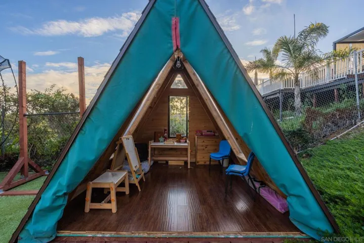 5331 Via Aquario, San Diego, California 92111