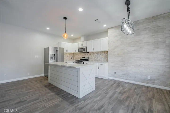 215 Taos Place, Palmdale, California 93550