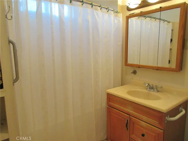 * Bathroom Tub *