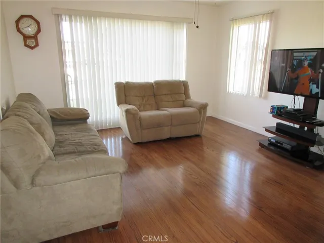 * Beautiful Hardwood Fooring *