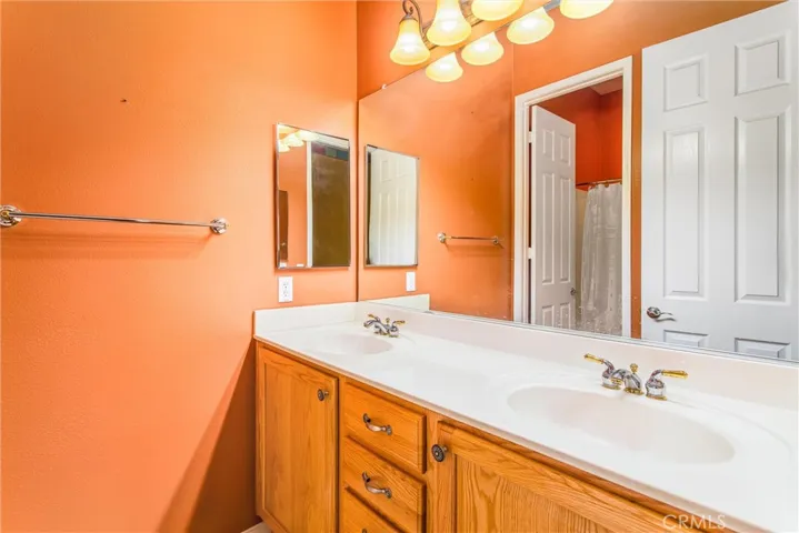2nd bathroom