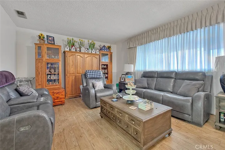 9676 Kempster Avenue, Fontana, California 92335