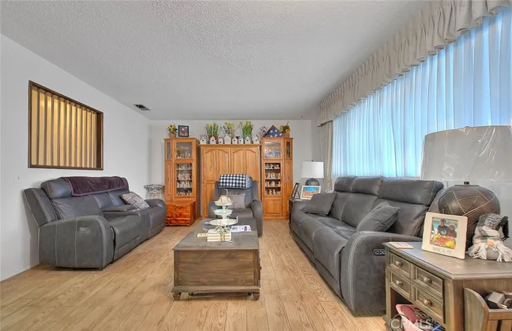 9676 Kempster Avenue, Fontana, California 92335