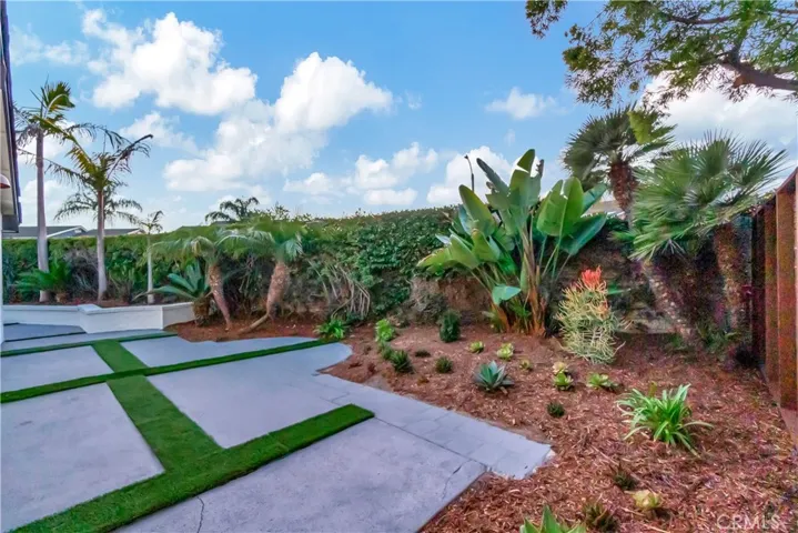 5892 Bellfield Lane, Huntington Beach, California 92648