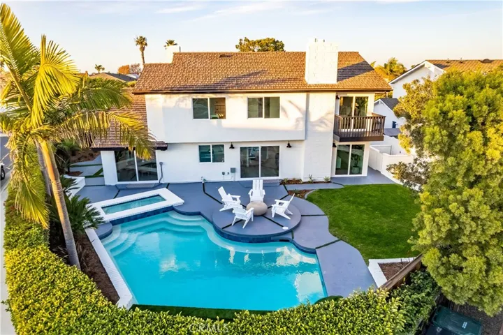 5892 Bellfield Lane, Huntington Beach, California 92648
