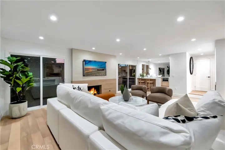 5892 Bellfield Lane, Huntington Beach, California 92648