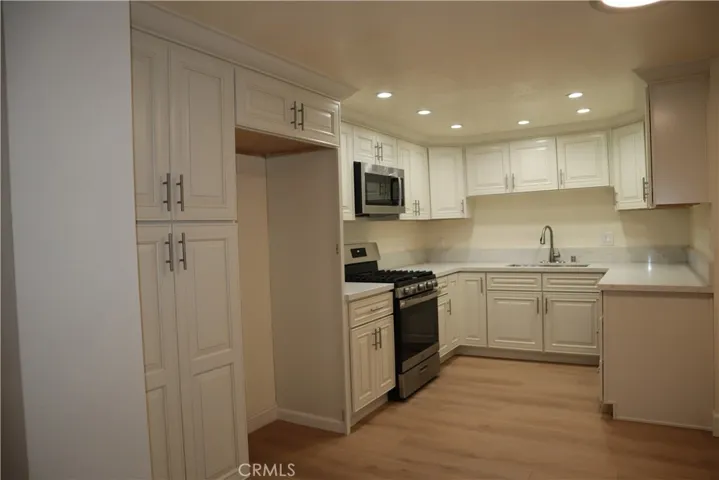 160 Fairhaven Lane, Costa Mesa, California 92626