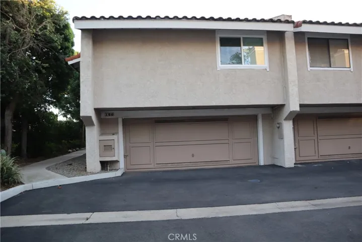 Great end unit with interior location