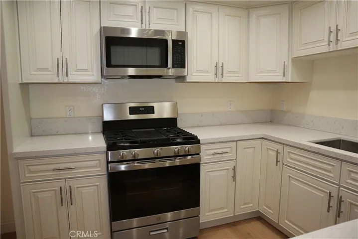 160 Fairhaven Lane, Costa Mesa, California 92626