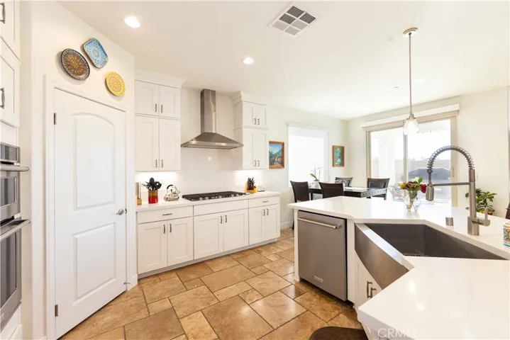 16083 Muirfield Lane, Fontana, California 92336