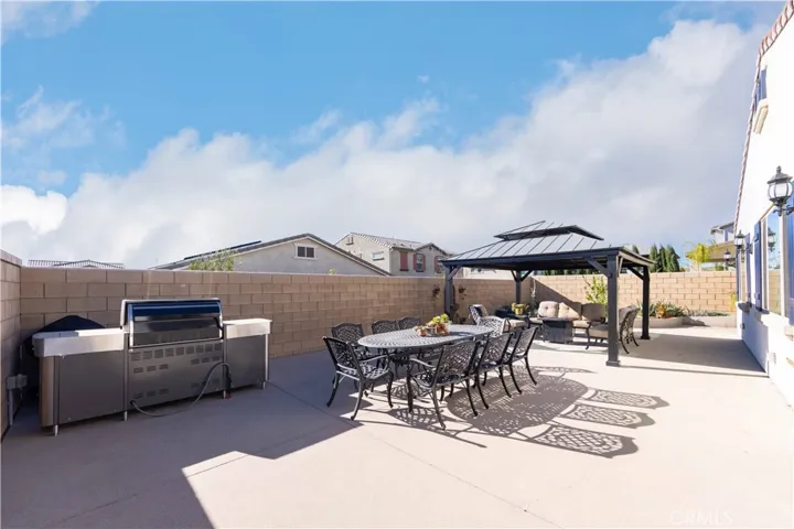 16083 Muirfield Lane, Fontana, California 92336