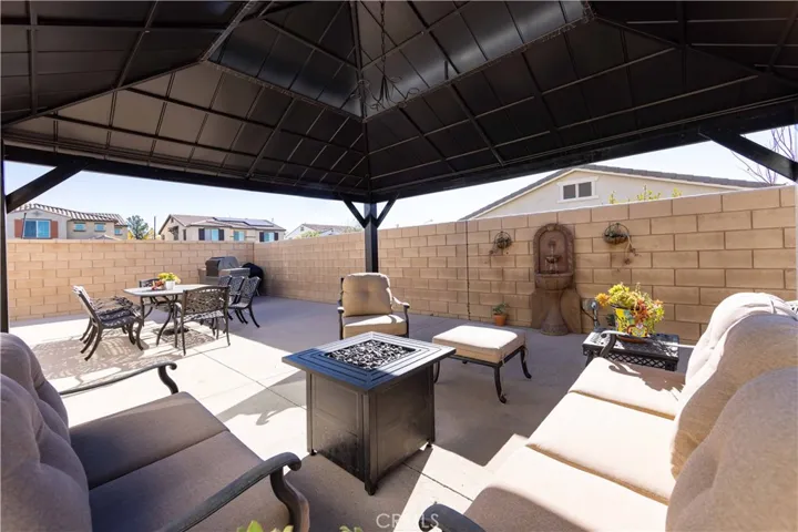 16083 Muirfield Lane, Fontana, California 92336