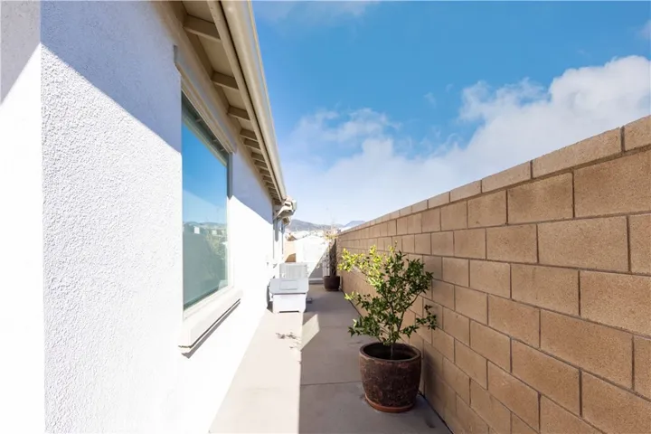 16083 Muirfield Lane, Fontana, California 92336
