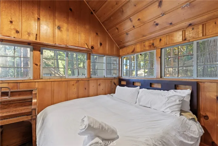 1021 Mars Way, Crestline, California 92325