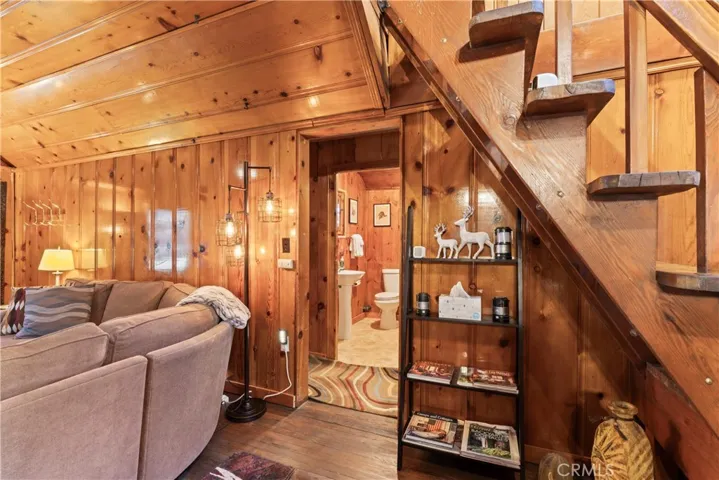 1021 Mars Way, Crestline, California 92325