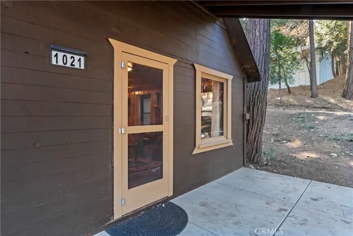 1021 Mars Way, Crestline, California 92325