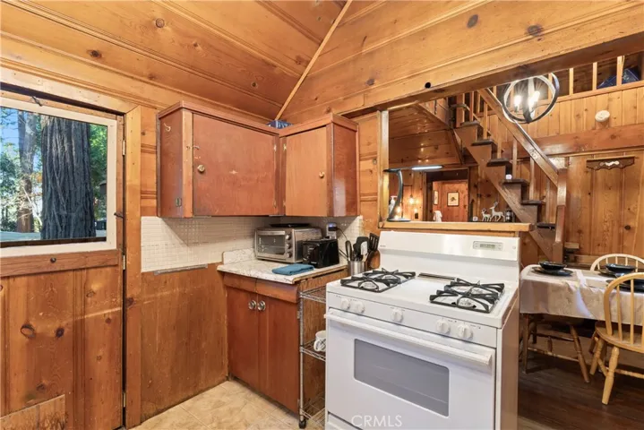 1021 Mars Way, Crestline, California 92325