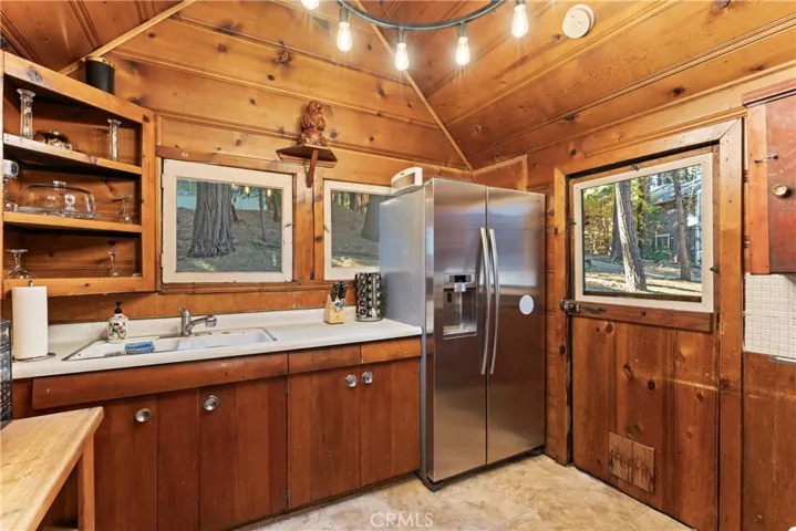 1021 Mars Way, Crestline, California 92325