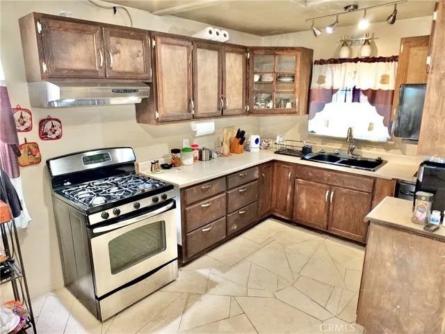 13423 Mettler Avenue, Los Angeles, California 90061