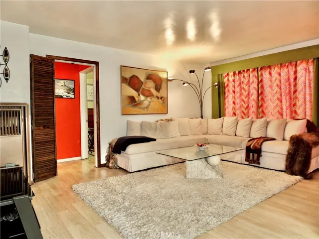 13423 Mettler Avenue, Los Angeles, California 90061