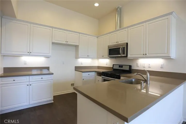 8870 Camphor H, Montclair, California 91763