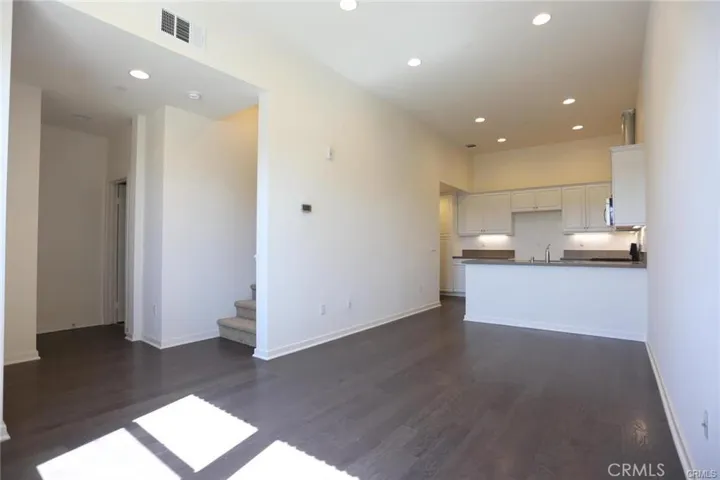 8870 Camphor H, Montclair, California 91763
