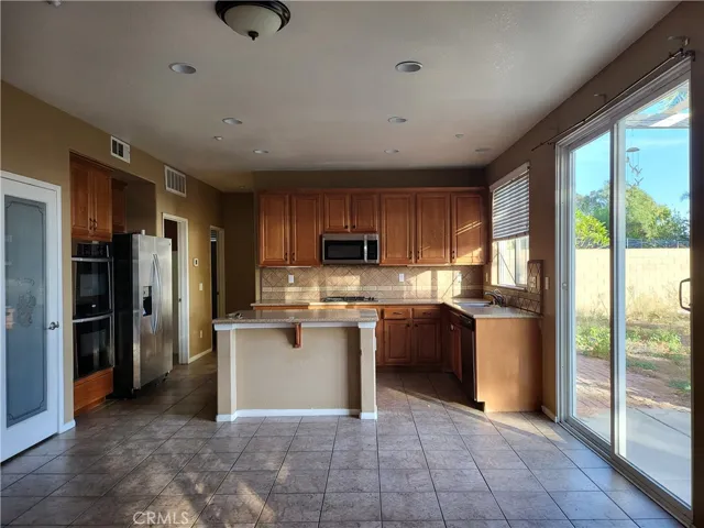 15975 Turtle Bay Place, Fontana, California 92336