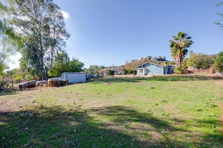 24375 Del Amo Road, Ramona, California 92065
