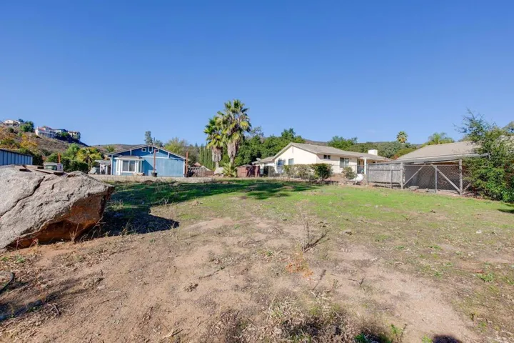 24375 Del Amo Road, Ramona, California 92065