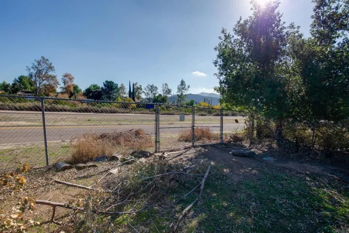 24375 Del Amo Road, Ramona, California 92065