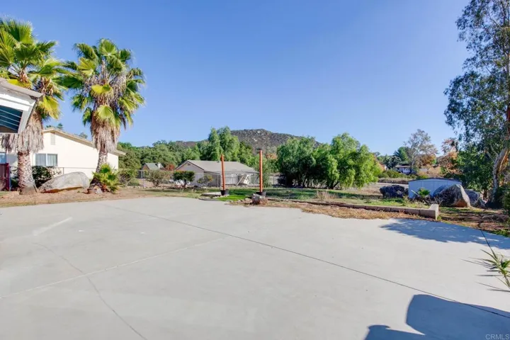 24375 Del Amo Road, Ramona, California 92065