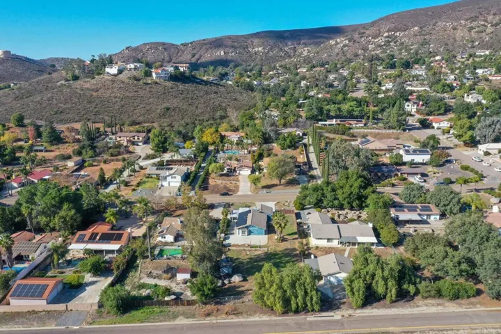 24375 Del Amo Road, Ramona, California 92065