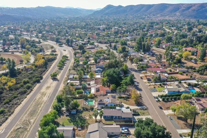 24375 Del Amo Road, Ramona, California 92065