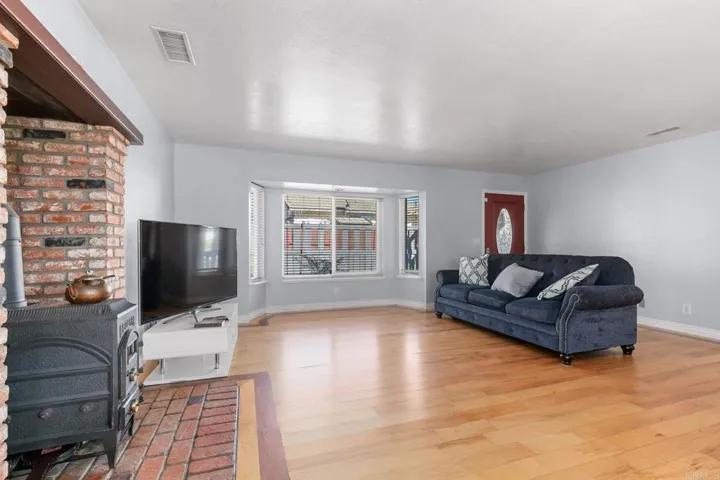 24375 Del Amo Road, Ramona, California 92065
