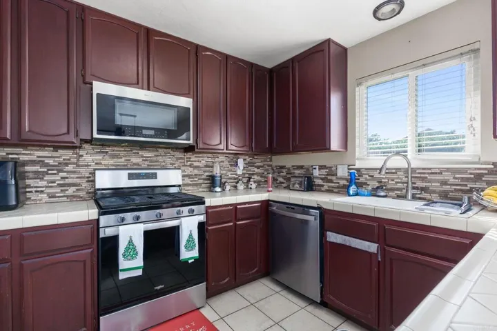 24375 Del Amo Road, Ramona, California 92065