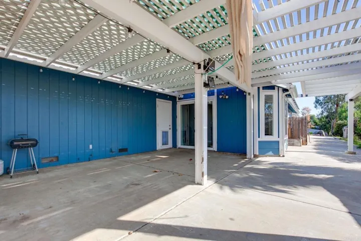 24375 Del Amo Road, Ramona, California 92065