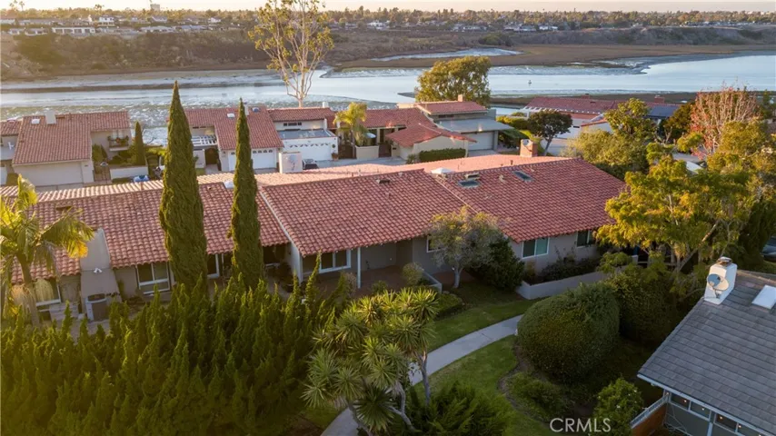 2154 Vista Entrada, Newport Beach, California 92660