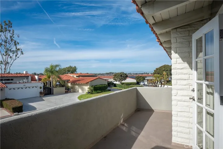 2154 Vista Entrada, Newport Beach, California 92660