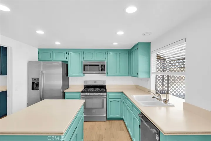 13561 Coachella Road, Apple Valley, California 92308