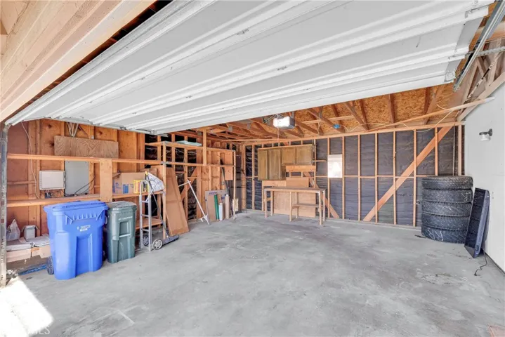 13561 Coachella Road, Apple Valley, California 92308