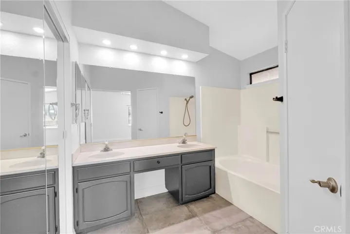 13561 Coachella Road, Apple Valley, California 92308