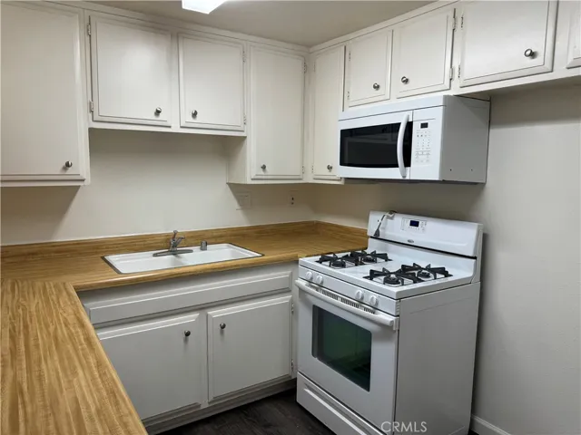 3050 S Bristol Street 12a, Santa Ana, California 92704