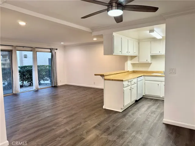 3050 S Bristol Street 12a, Santa Ana, California 92704