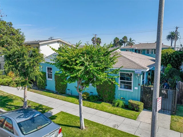 922 Obispo Avenue, Long Beach, California 90804