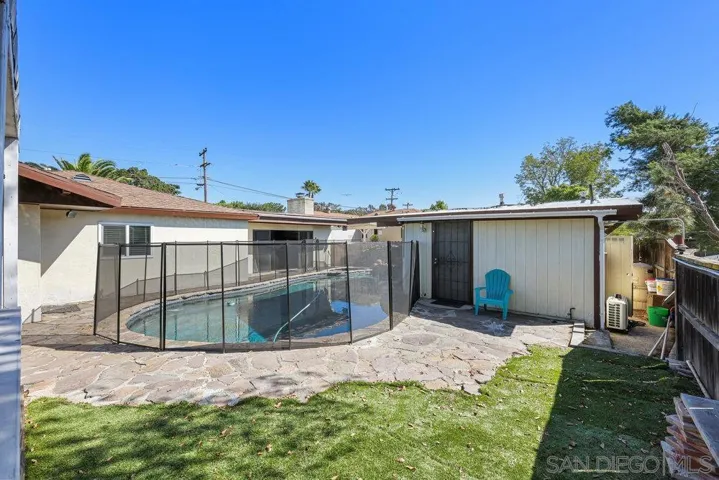 9535 Lakeview Dr., La Mesa, California 91942