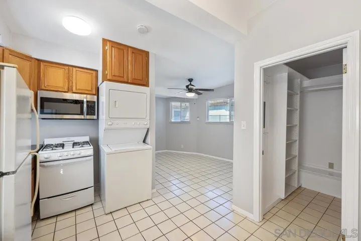 9535 Lakeview Dr., La Mesa, California 91942